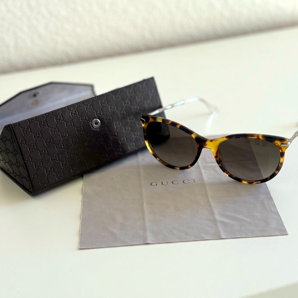 GUCCI CAT EYE SUNGLASSES